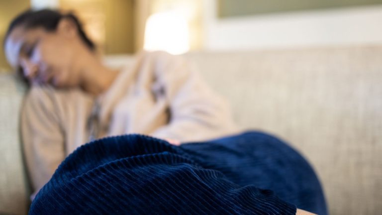 Le Covid long : un coût insoutenable pour une société déjà malmenée