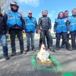 Cotentin : Des motards en colère traquent les nids-de-poule pendant que les élus conservateurs dorment !