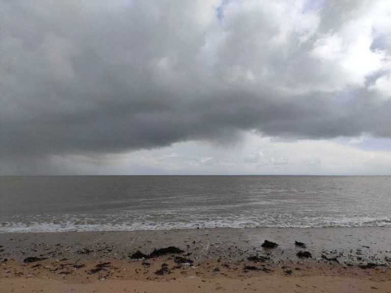 Prévisions Météorologiques en Vendée : Un Week-end Nuageux à Venir