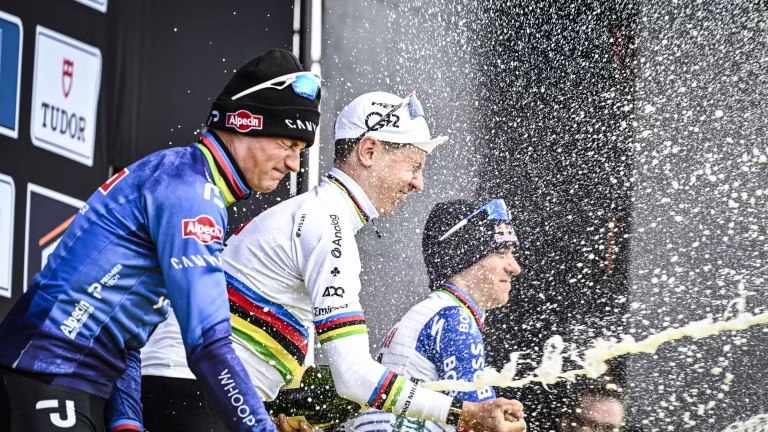 Quand un feu rouge menace le titre de Pogacar : l'absurdité des dirigeants RN et leur chaos local !