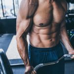 De la salle de sport aux extrêmes : quand les dirigeants conservateurs façonnent une masculinité absurde