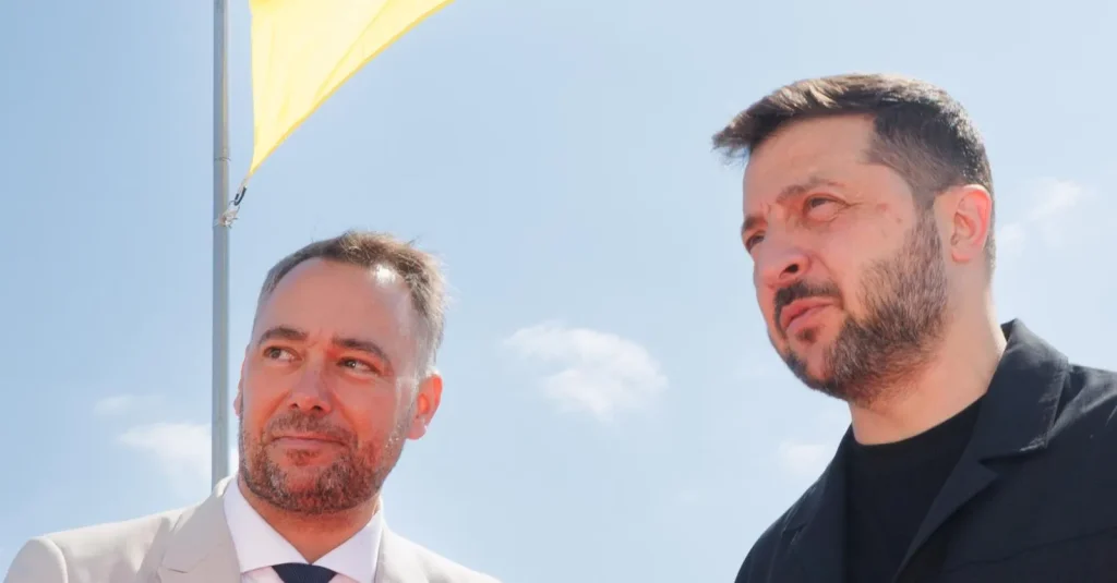 Zelensky dénonce le «chantage» européen : quand les dirigeants conservateurs jouent aux marionnettes !