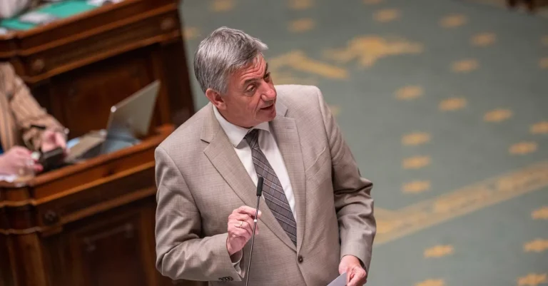 Réforme des pensions : un coup de poignard dans le dos des femmes