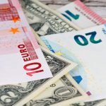 billets d'euro et de dollar