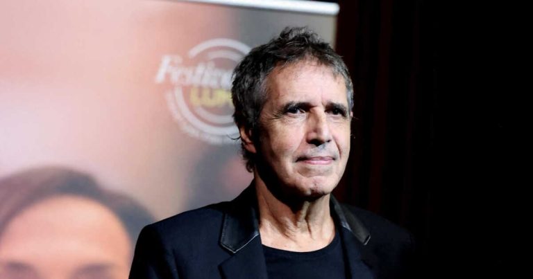 Julien Clerc : L&rsquo;Amour et ses Contradictions, entre Idéal et Réalité