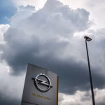 Stellantis licencie 650 ingénieurs en Allemagne : les conservateurs applaudissent pendant que Sochaux s’enrichit !