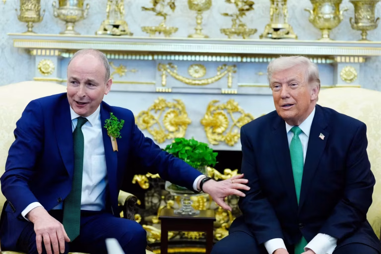 Quand l’Irlande ridiculise les dirigeants d’extrême droite : une leçon d’Europe à Trump et consorts !