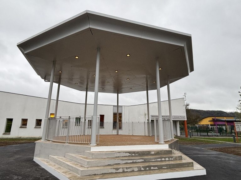 Romilly-sur-Andelle : Un Kiosque des Arts ou un Monument à l&rsquo;Inertie Politique ?