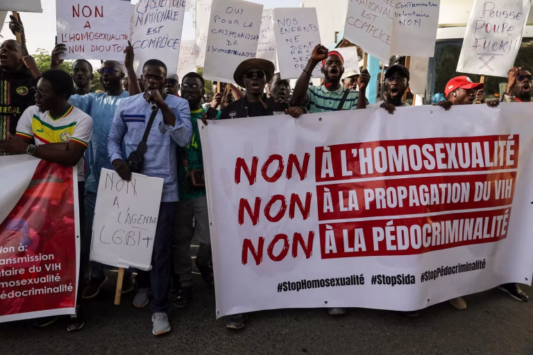 En Afrique, des lois draconiennes contre l'homosexualité : quand les dirigeants conservateurs rivalisent d'absurdité !
