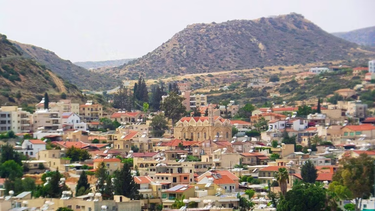 Chypre : Quand un immeuble s&rsquo;effondre, les promesses de sécurité s&rsquo;effritent