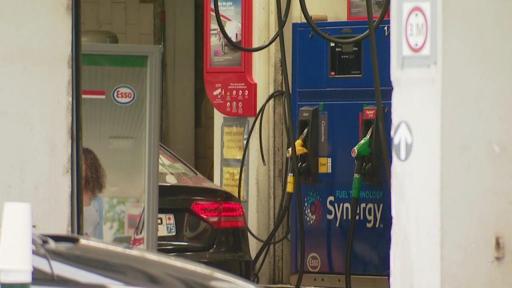 Superprofits pétroliers : la France, bastion des conservateurs, refuse la taxe que l'Europe réclame !