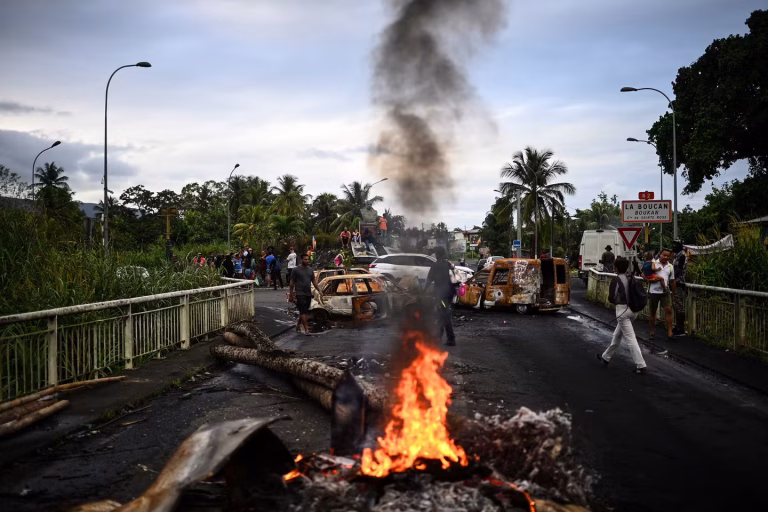 Guadeloupe : Le procès des émeutes, miroir de l’hypocrisie systémique