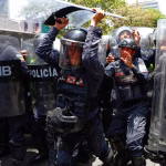 Venezuela : Quand les dirigeants conservateurs préfèrent les gaz lacrymogènes aux voix du peuple !