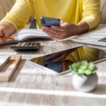 Billets structurés : un luxe inutile pour les villes RN, pendant que nos dirigeants conservateurs s'enrichissent !