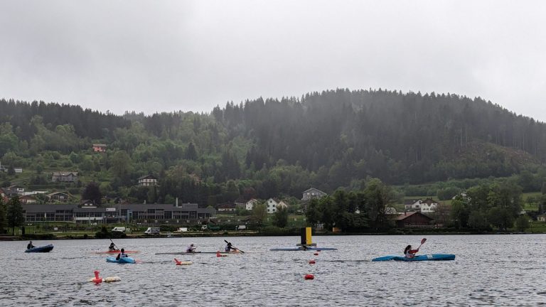 Pont-à-Mousson : Quand le Canoë-Kayak Devient un Spectacle de Manipulation