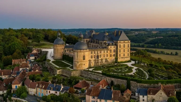 Châteaux en Fête : Quand le Patrimoine se Transforme en Parc d&rsquo;Attractions pour Touristes