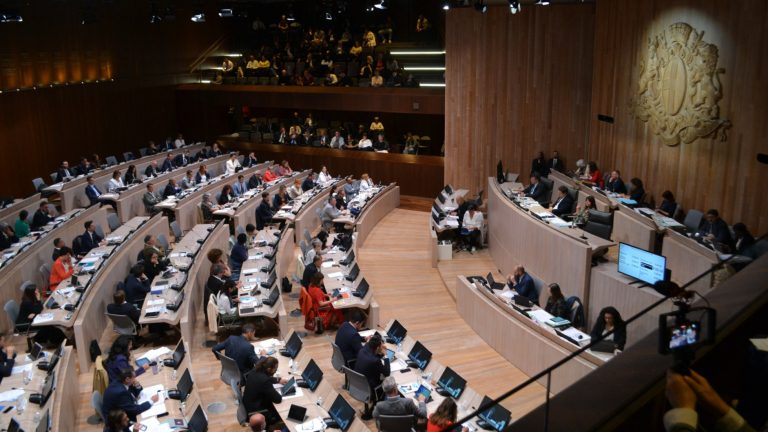 Marseille : Quand la Politique se Transforme en Comédie Tragique