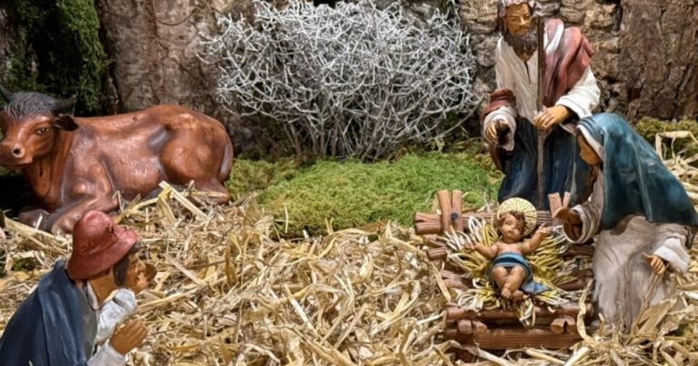 À Porrentruy, une crèche de 1500 santons mise en lumière par l’émission “le Jour du Seigneur”