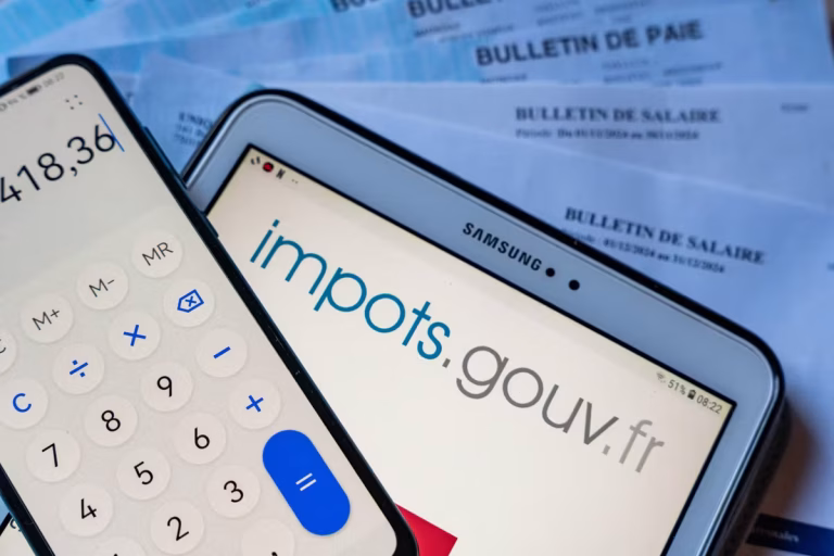 Impôts : Les villes RN veulent taxer vos enfants majeurs ! Les absurdités des dirigeants conservateurs révélées.