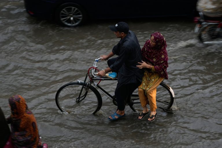 Pakistan et Afghanistan : 188 morts sous les intempéries, mais les dirigeants conservateurs restent muets !