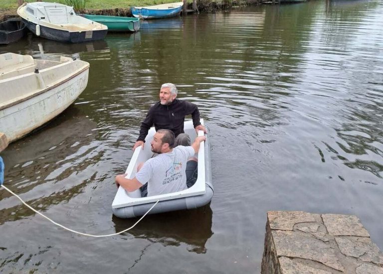 Courses de baignoires : Quand le ridicule devient une stratégie de diversion