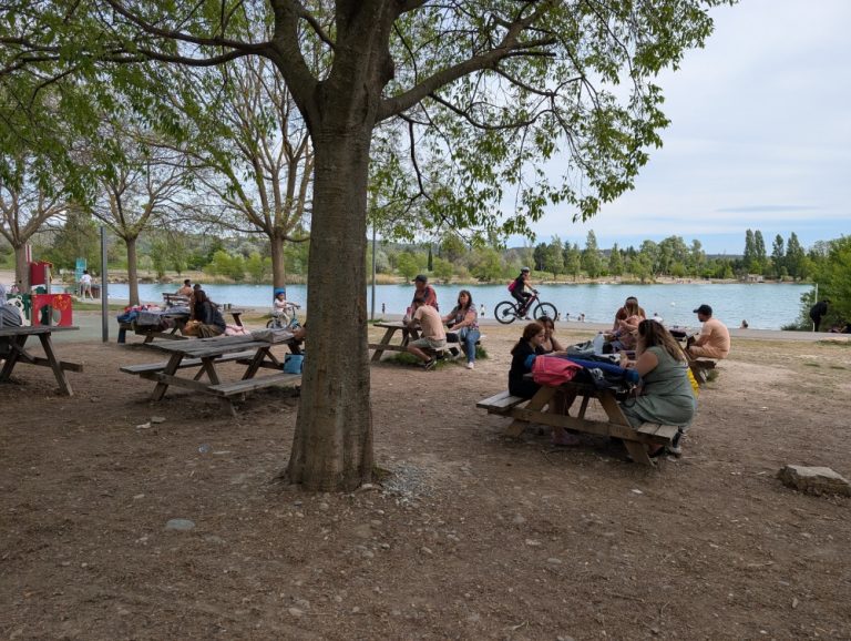 Le Printemps S’installe à Manosque : Une Évasion au Lac des Vannades