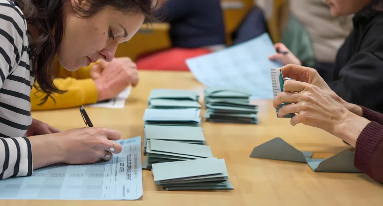 « Bureau de vote n°59 fermé » : Quand le droit de vote s&rsquo;arrête à la porte