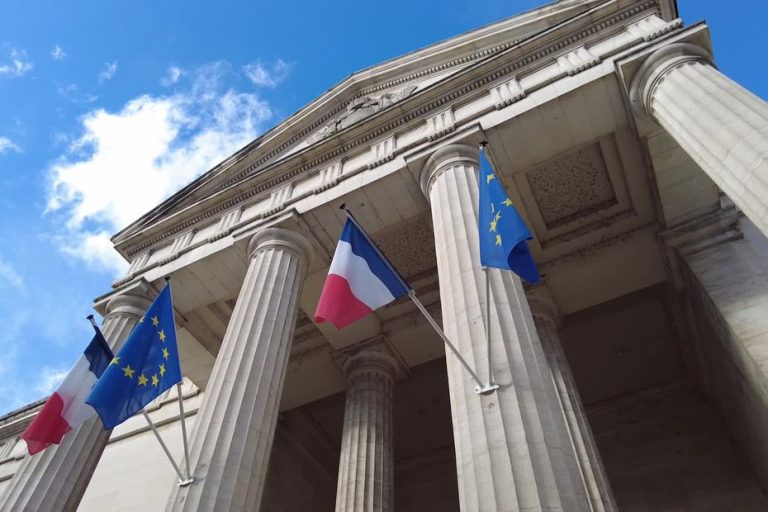 Une Femme à Deux Doigts de la Mort : L’Histoire qui Révèle les Failles de notre Société