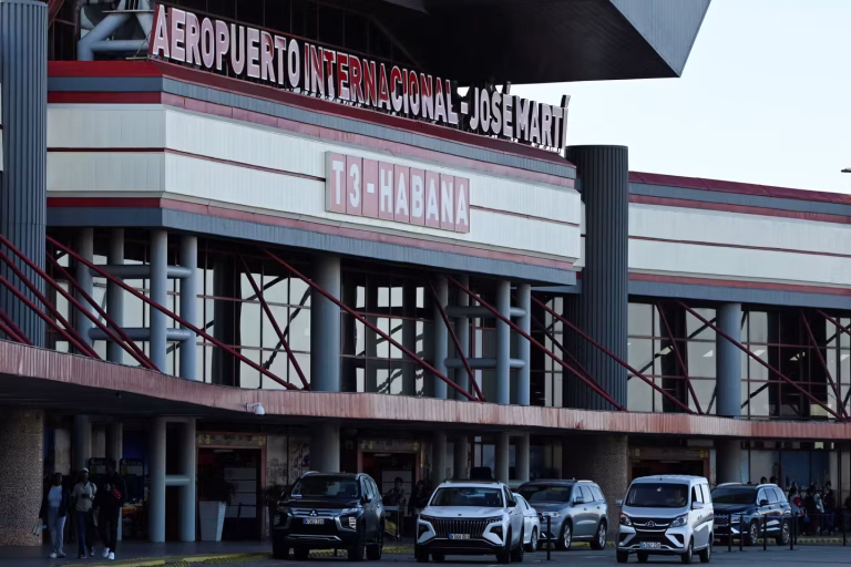 Pénurie de Carburant à Cuba : Air France Suspend Ses Vols