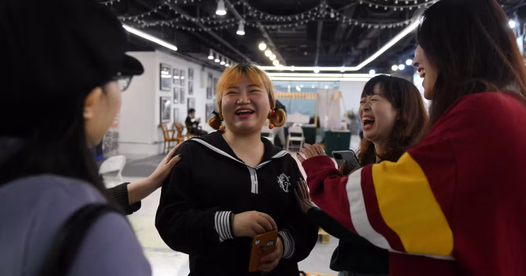 En France, les femmes en stand-up défient les absurdités des maires RN : un cri de liberté face à l'obscurantisme !