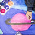 Écoles en crise : Quand les garçons dominent, les filles se battent, et les élus conservateurs s'en moquent !