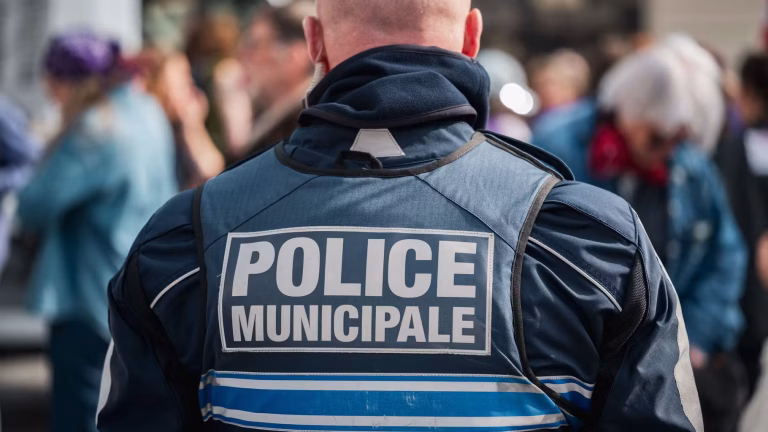 Quand les policiers fuient la gauche : un appel à la désertion