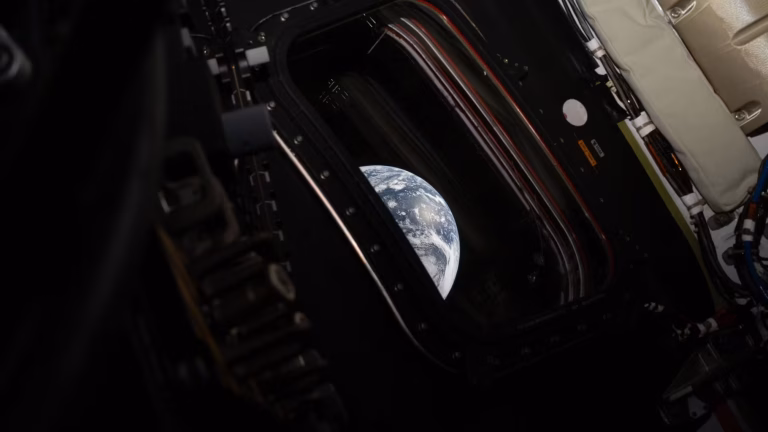 Des astronautes d'Artemis vers la Lune : pendant que nos dirigeants RN nous plongent dans l'absurde !