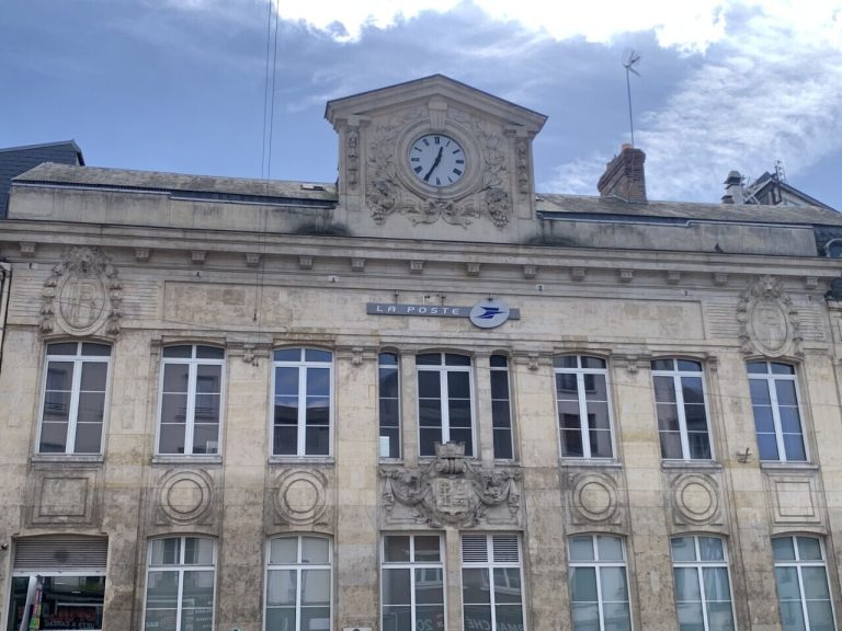 Elbeuf : La Poste devient un centre d&rsquo;examen pour le code de la route, une révolution ?