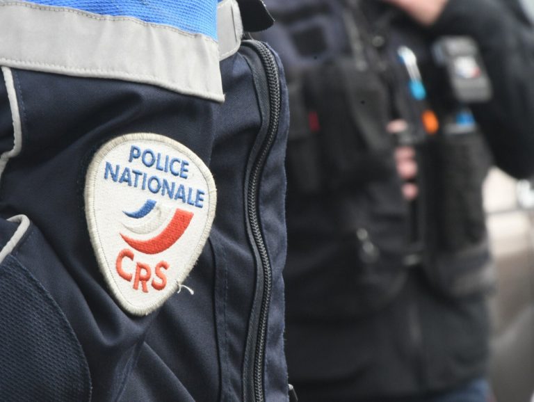 Retour des motards CRS à Cherbourg pour des contrôles de sécurité renforcés.