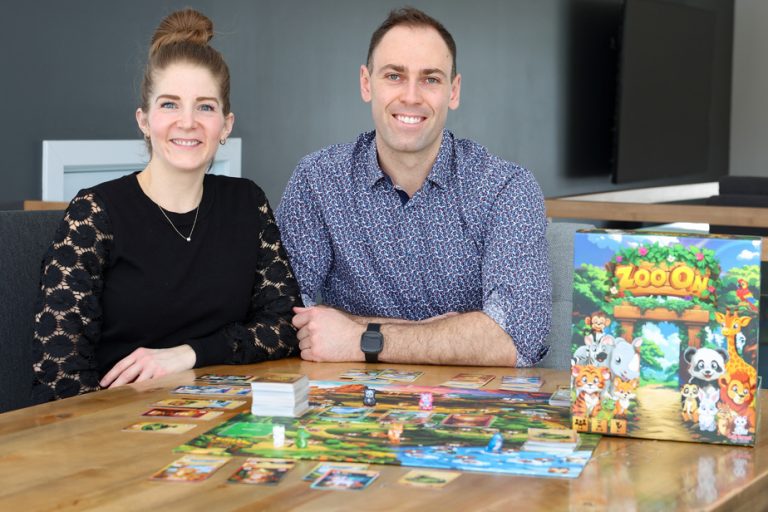 Quand la parentalité devient un jeu de société : l&rsquo;absurde à l&rsquo;œuvre