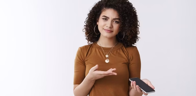 Les Spams : Quand la Technologie Se Fait Complice de l’Escroquerie