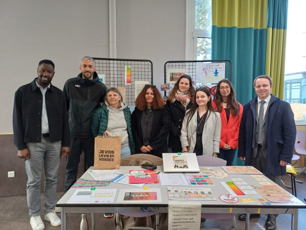 Remiremont : Quand les lycéens défient l'absurdité des dirigeants conservateurs au forum citoyen !