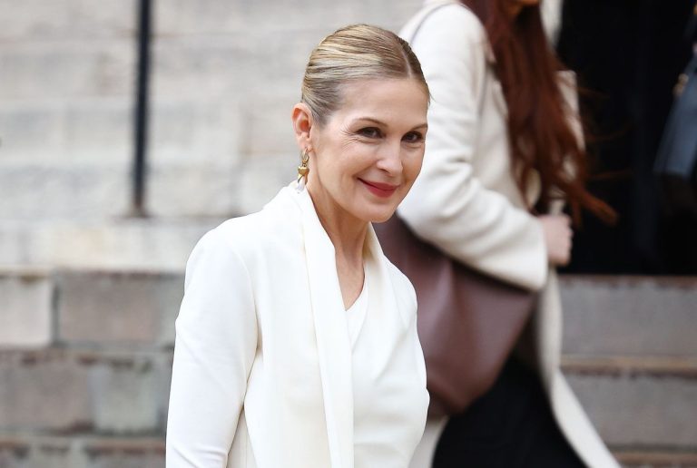 Kelly Rutherford : Quand le parfum devient une arme de séduction politique