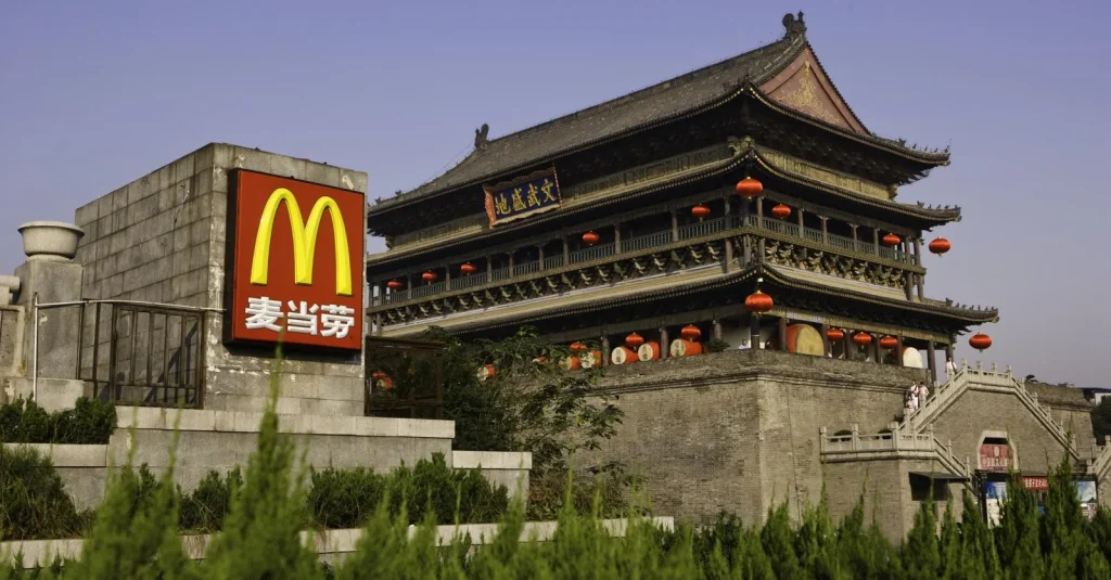 Quand les villes RN se transforment en fast-foods : l'absurde expansion de McDonald's en Chine !