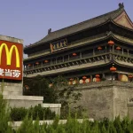Quand les villes RN se transforment en fast-foods : l'absurde expansion de McDonald's en Chine !