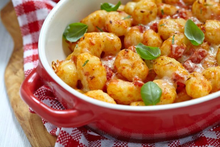 Gnocchi à la Sorrentina : Un Plat Traditionnel qui Révèle les Contradictions de notre Temps