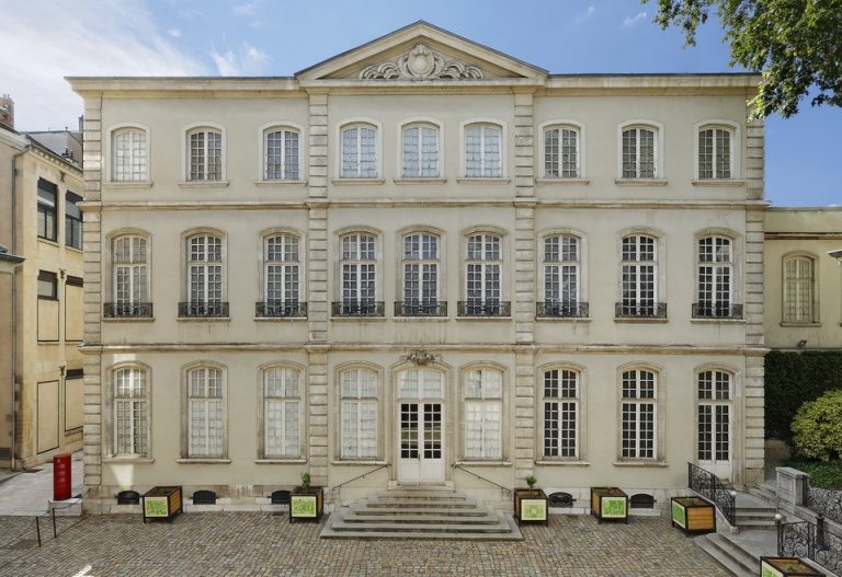 Biennale d’art contemporain à Lyon : le Musée des Tissus, une ouverture inattendue