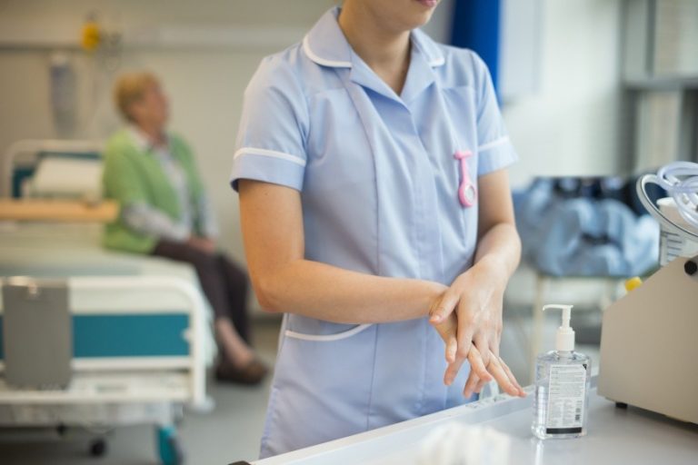 L&rsquo;hygiène des mains : un faux-semblant dans le système de santé