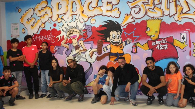 Seize adolescents appréhendés pour avoir graffé des murs durant les vacances scolaires.