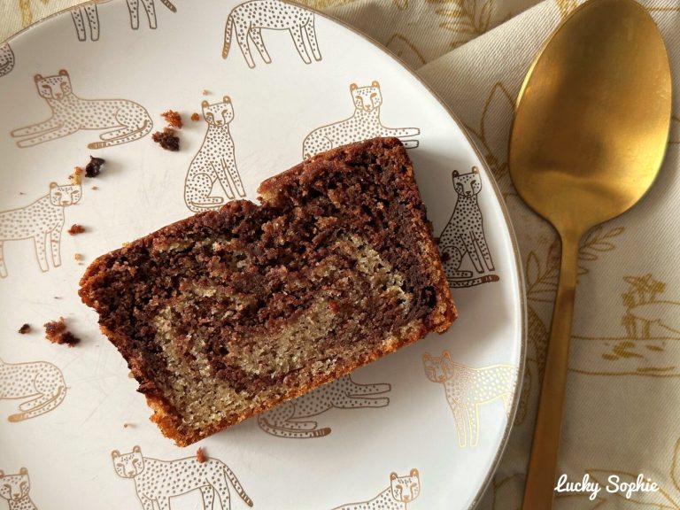 Découvrez la recette du cake chocolat noisettes ultra-moelleux qui surprend toujours !