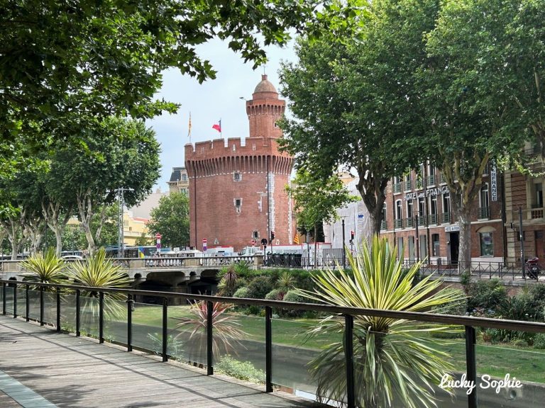 Perpignan : Le Paradis des Touristes ou la Déroute des Idéologies ?