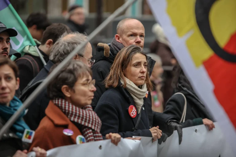 Travail le 1er Mai : La Déclaration de Guerre du Gouvernement