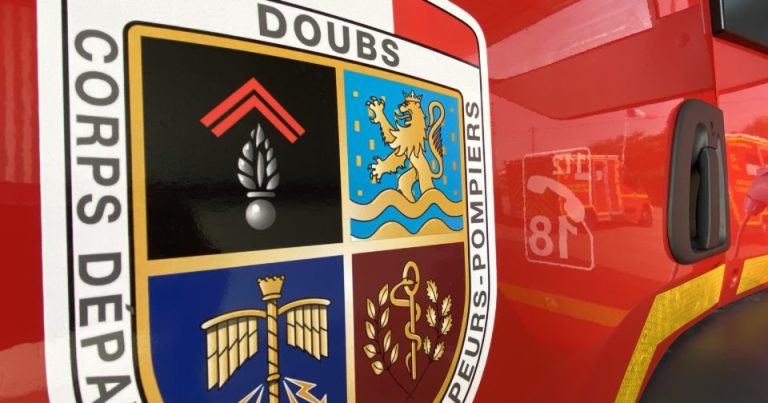 Un feu de cheminée se propage au plancher en bois d’une maison à Lavans-Vuillans : un drame évitable ?