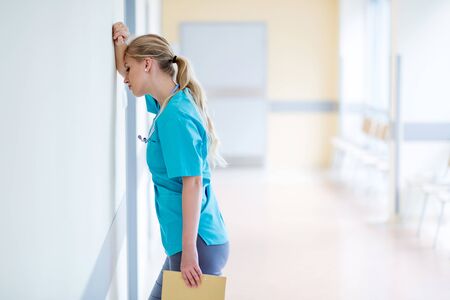 Quand les infirmières des villes RN souffrent, les dirigeants conservateurs applaudissent l'absurde!